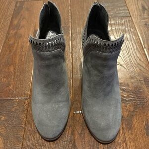 Vince Camuto boots size 8.5